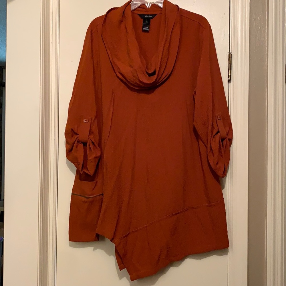 Long top, cowl neck, V-hem
